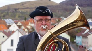 60 Jahre aktiv — unser Tenor­horn­spieler Volker Hofmann
